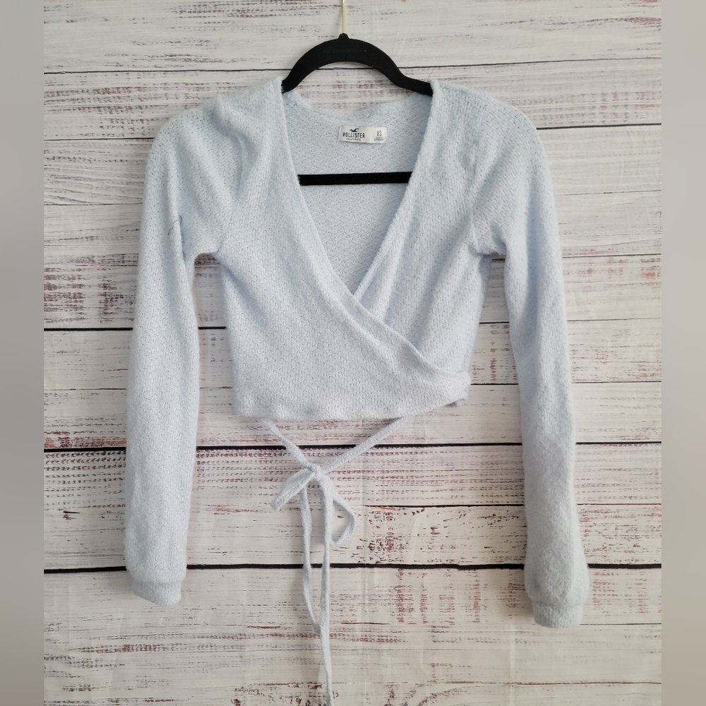 Hollister XS Fuzzy Cropped Wrap Sweater